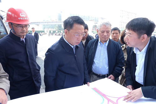 南昌市委副書記、市長(zhǎng)劉建洋視察洪都大道快速化改造工程